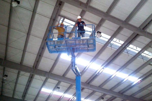 Use of Personal Lifting Equipment - Man Lift Use of Personal Lifting Equipment - Man Lift