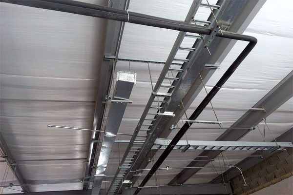 Instalación de Escalerilla para Cables de Telecomunicaciones